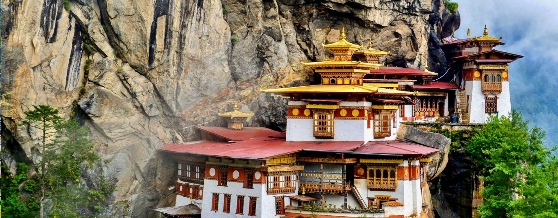 Dzongs in Bhutan / Amen Bhutan Tours